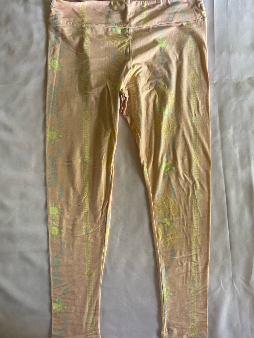 LuLaRoe Peach Leggings with Pastel Geometric Print TC